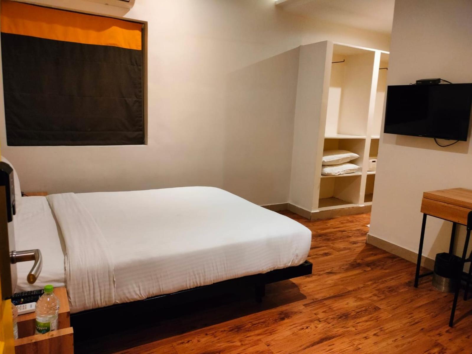 Hotel Istay Hitec Хидерабад Екстериор снимка